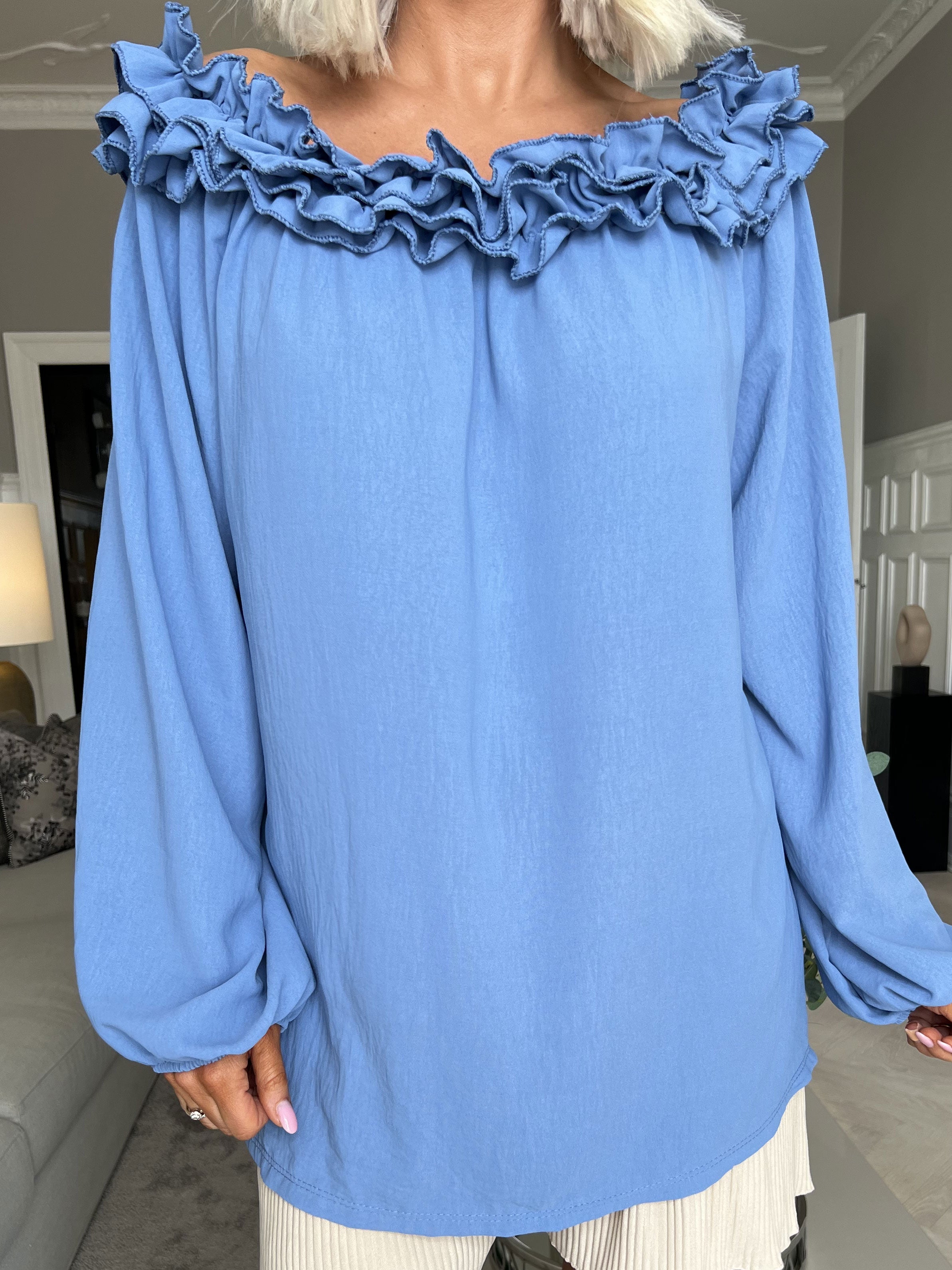 Chili - Fineste tunika bluse med flæser i udskæringen